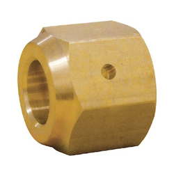 Refrigerant flare joint, condensation prevention flare nut