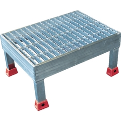 Coupled grated aluminum steps